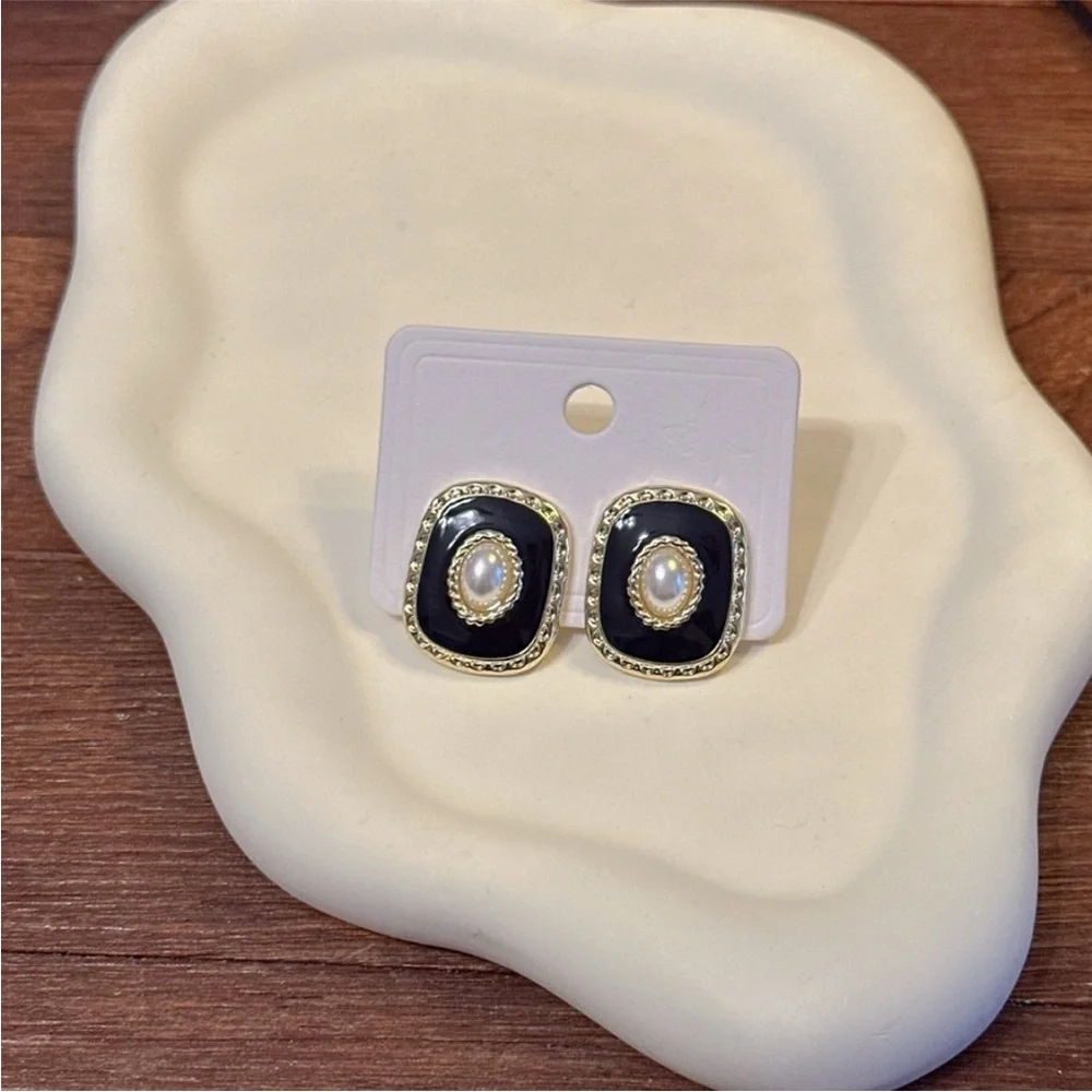Vintage Inspired Pearl Black Stud Earrings Elegant Gold Trim Earrings Old Money